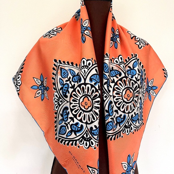 NWT Burberry Scarf Lucky Alhambra Flower Peach Turquoise Silk Wrap - Picture 4 of 16